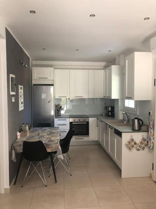 Renovated Apartment With Garden And Parking Space Peraia  ภายนอก รูปภาพ