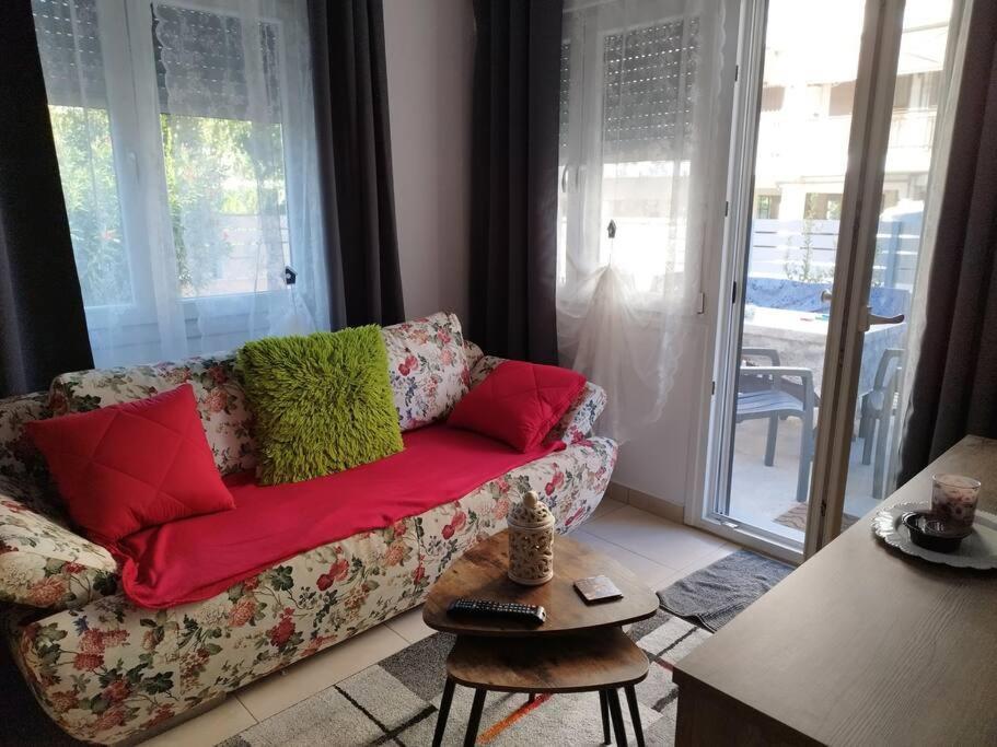 Renovated Apartment With Garden And Parking Space Peraia  ภายนอก รูปภาพ